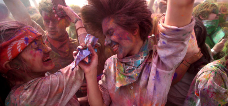 Come scegliere Holi Colors sicuri e certificati per il tuo evento holi festival, color party, color run e fluo party